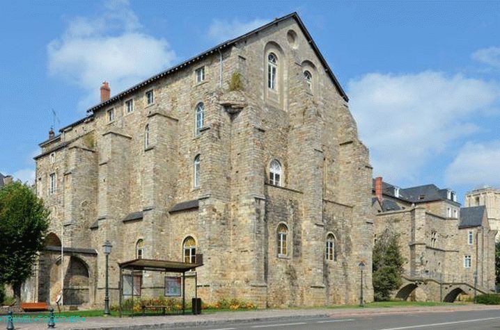 Church of Saint-Pierre-la-Cours