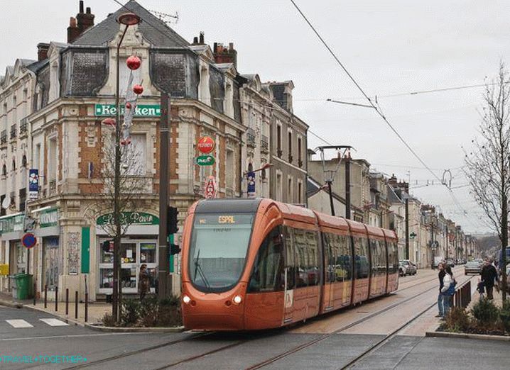 Tram on the streets of Le Mans