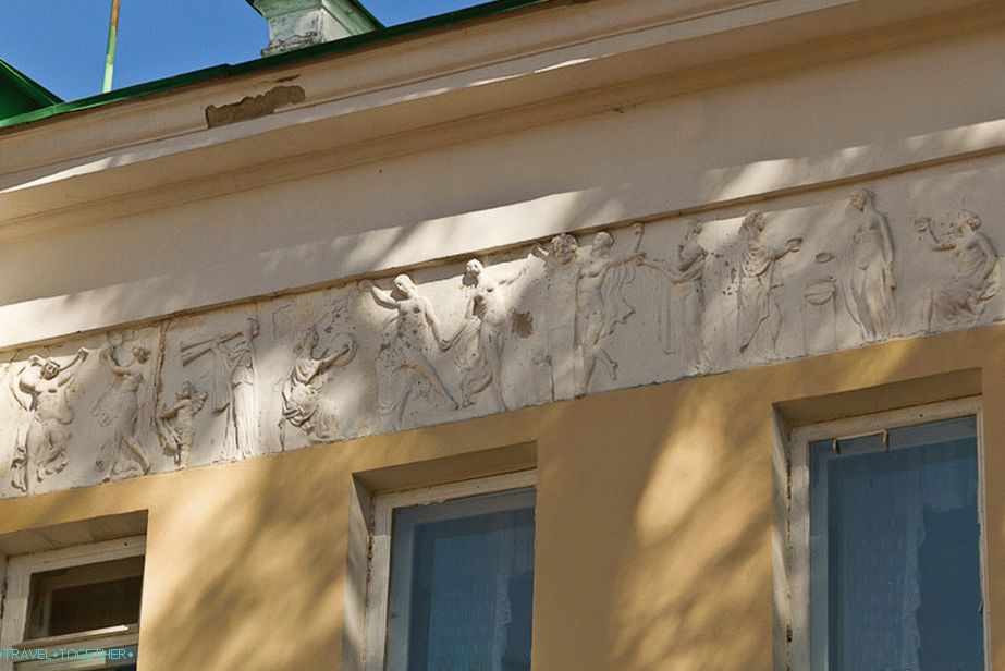 Fretwork on the facade