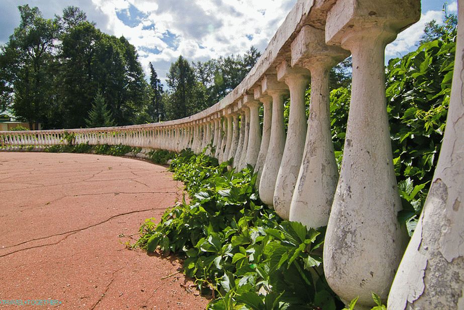 Balustrade in front of the main house
