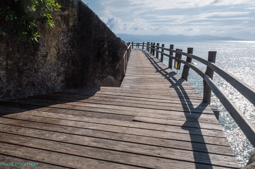Pedestrian bridge to the Layhouse