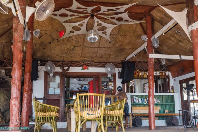 Lighthouse on Phangan - techno parties, bar and bungalows