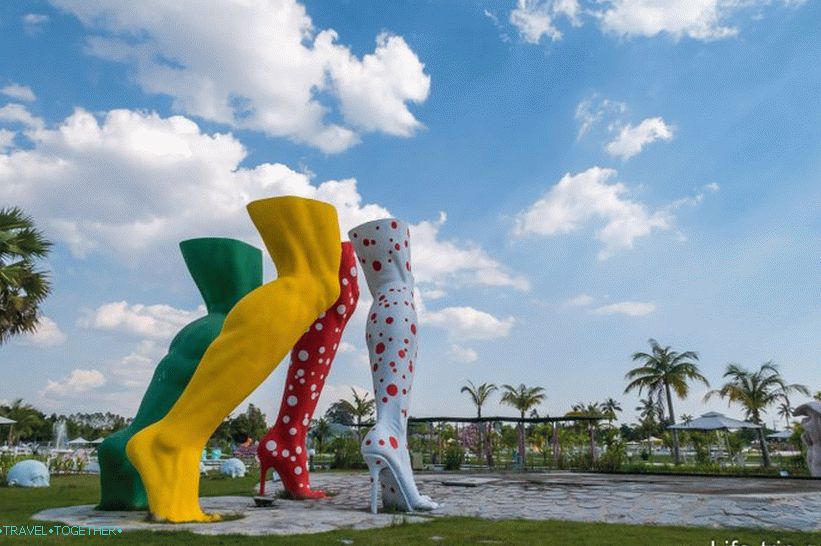 Love Art Park in Pattaya - an erotic park for the amateur