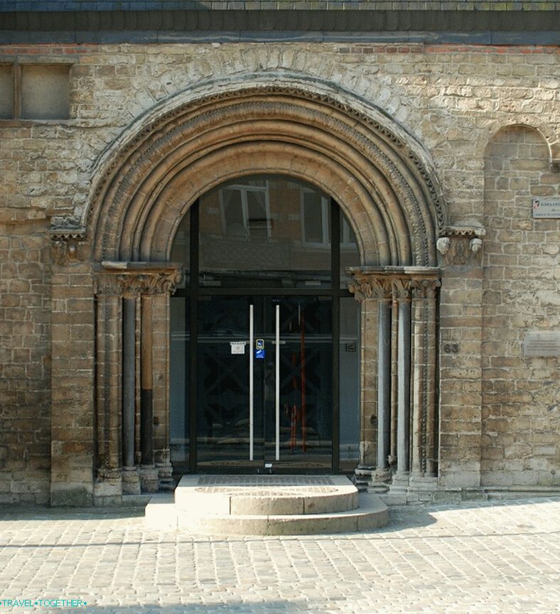 Romanesque Gate
