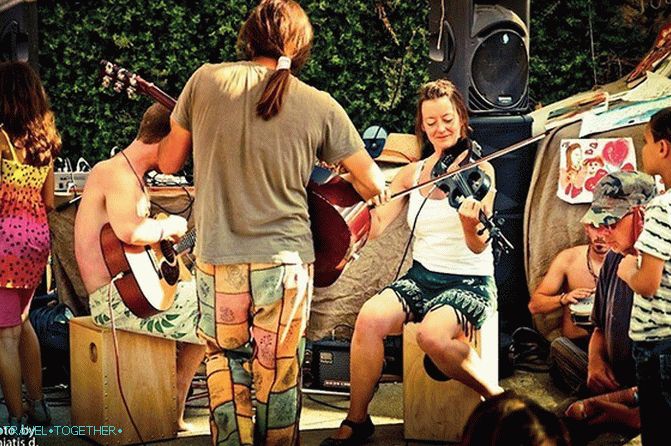 Make love, not war or Matala Beach Festival