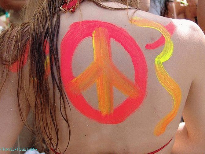Make love, not war or Matala Beach Festival