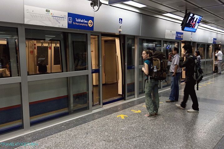 Bangkok MRT Metro. Doors at stations are duplicated