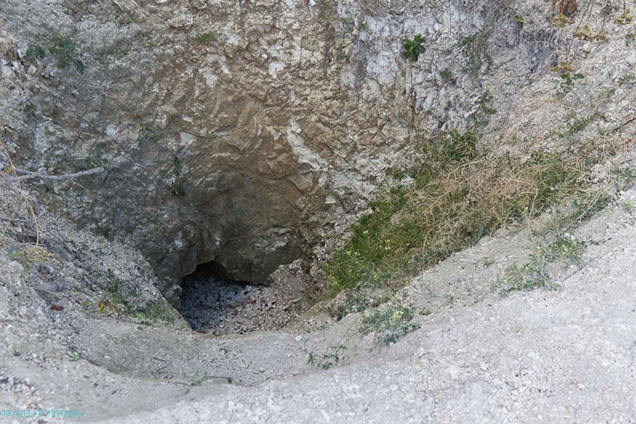 Entrance to the Migulinsky cave
