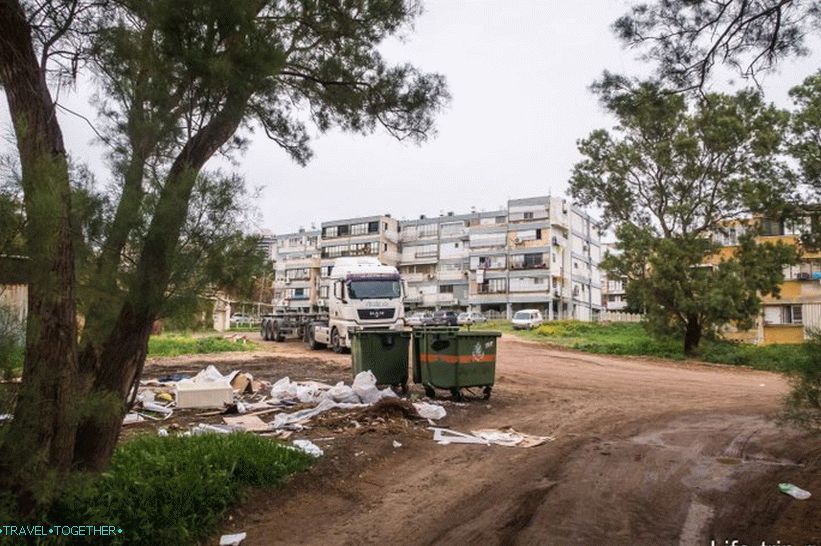 Rubbish in the street near Neve David
