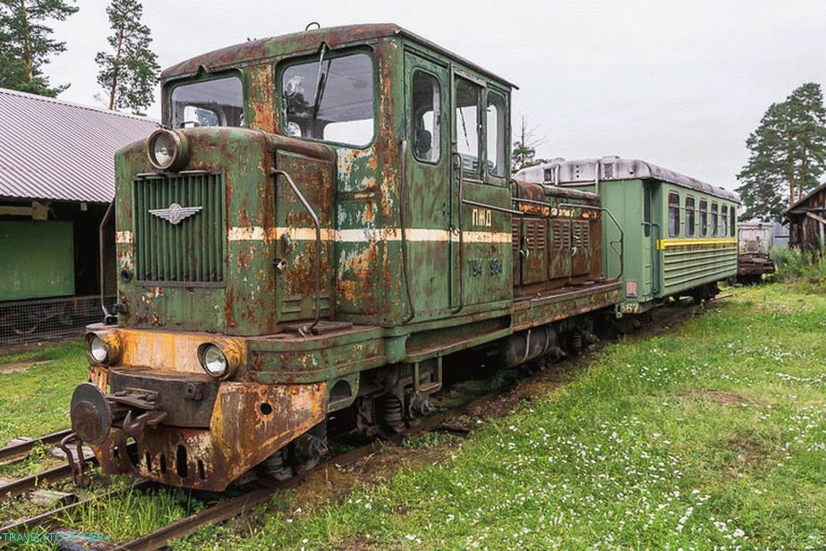 Locomotive TU4-1984, carrying passenger traffic