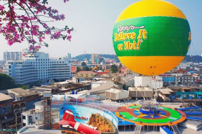 Ripley Museum in Pattaya - a balloon over the plane