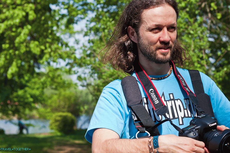 Nice balcony over the pond