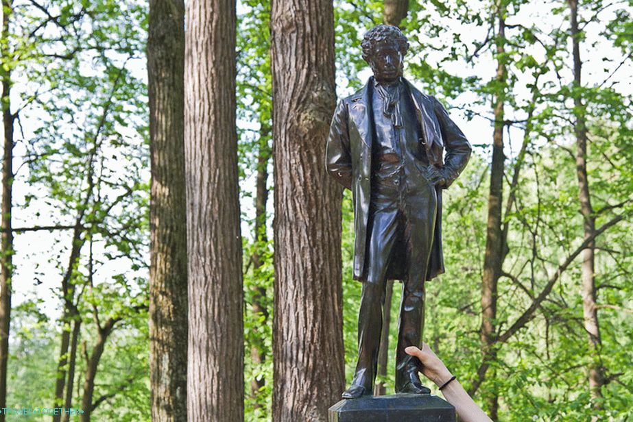 Unusually small monument to Pushkin