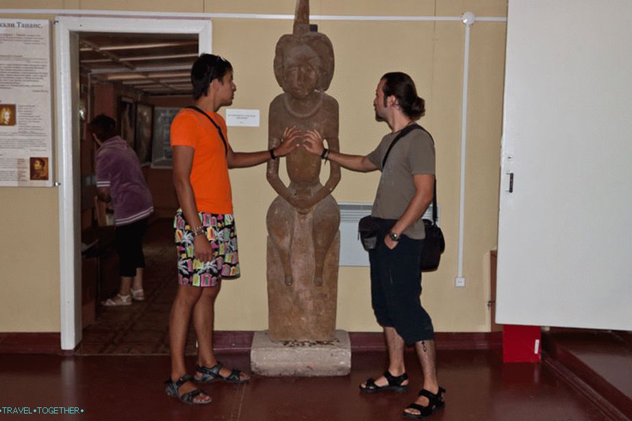 Ancient woman - before going to war you need to touch the chest