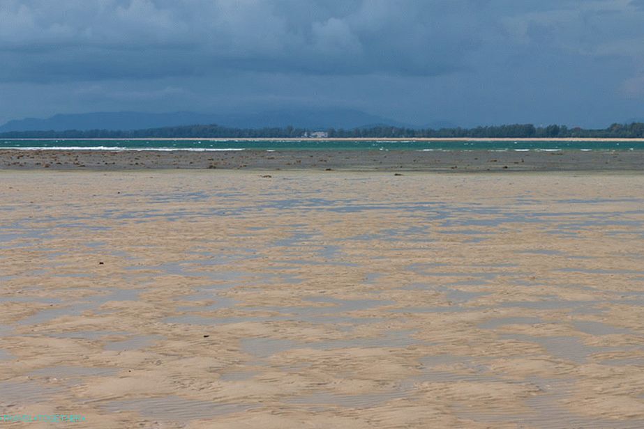 Ebb on the beach Nai Yang Beach