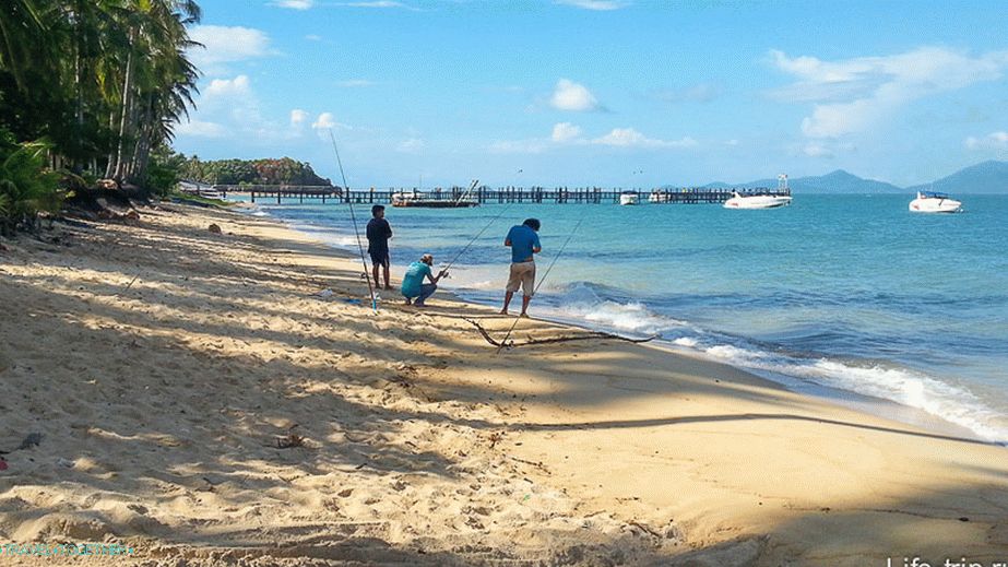 Maenam Beach and the Lompraya Pier in the distance
