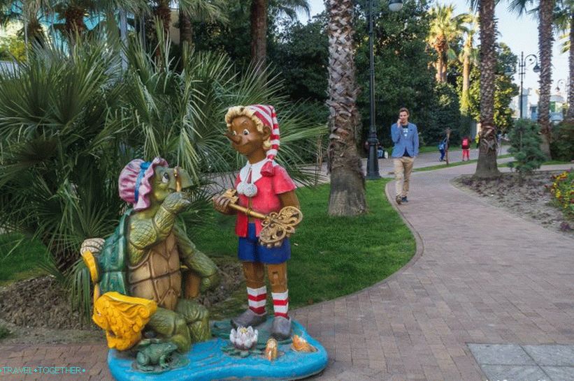 Navaginskaya Street in Sochi - the natural local Arbat