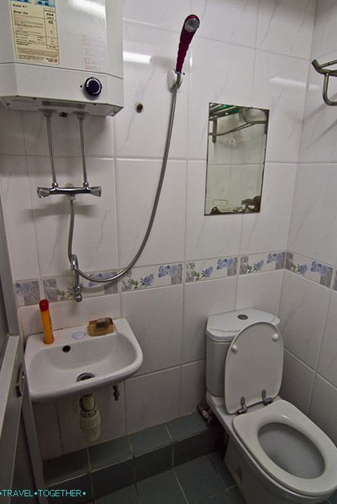 Compact Chinese bathroom