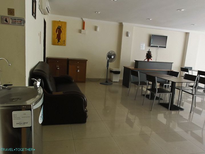 Free water and lobby on floor