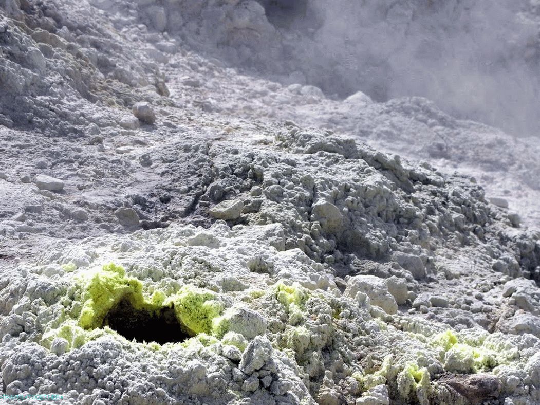 Nisyros. What to see and where to rest on a volcanic island?