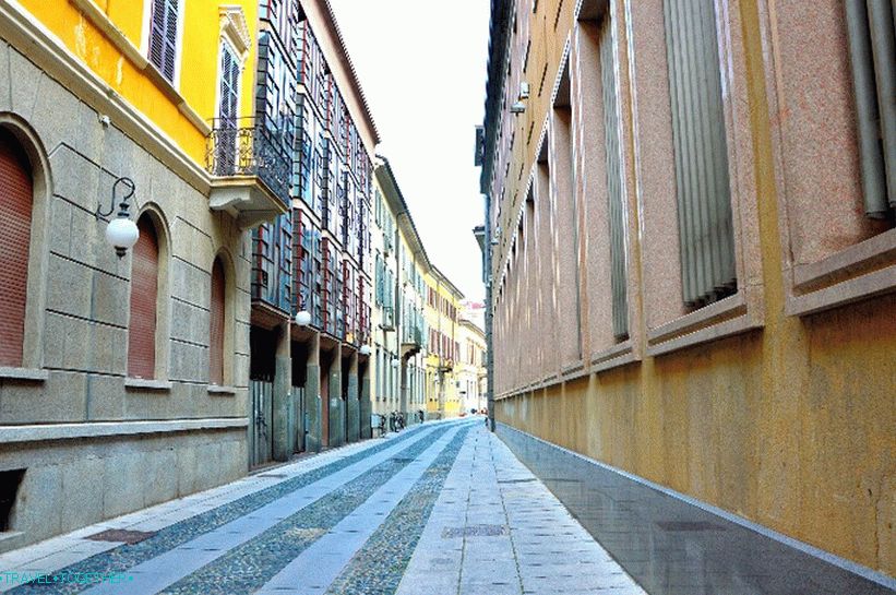 Novara Streets (Via Centrale) 