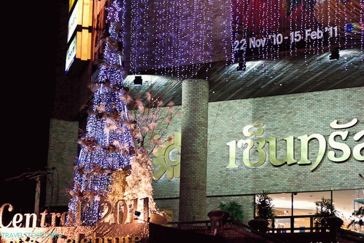 In the evening it turns into a New Year tree