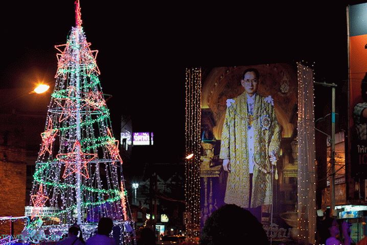 What turns into a Christmas tree in the New Year in Thailand in the evening