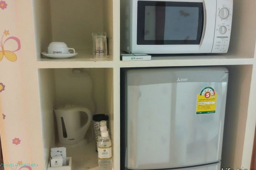 There is a fridge, kettle and microwave, very convenient