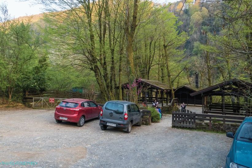 Orekhovsky Waterfall in Sochi - a picnic in nature