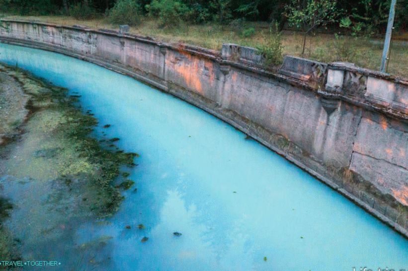The color of the water in the river Matsesta is mind-blowing