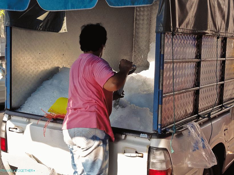 How to transport ice in Thailand
