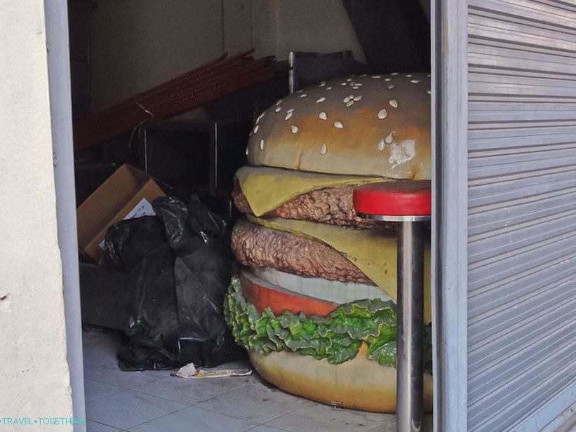 Someone is hiding a big burger in the garage