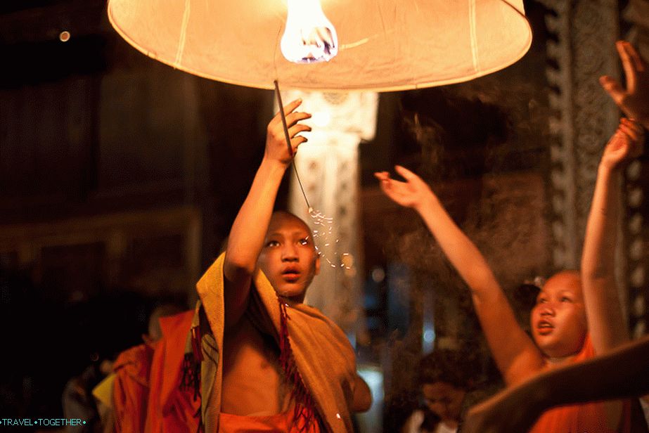 Children launch lanterns in the sky - Loy Kratong and Yi Peng Festival