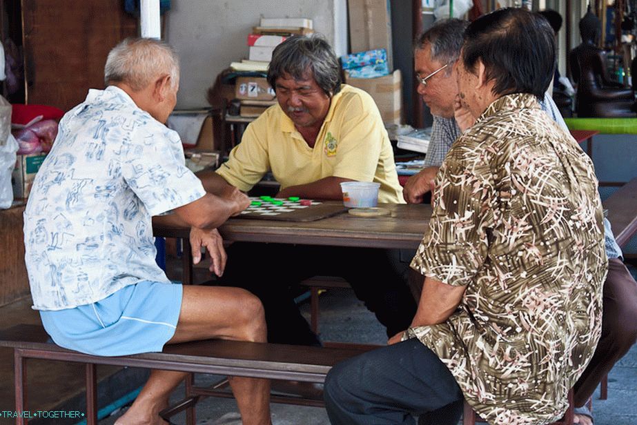 Grandfathers play checkers