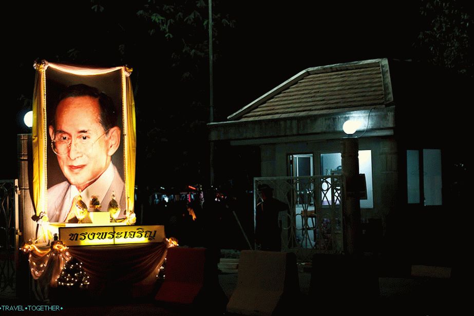 Portraits of the king throughout the country