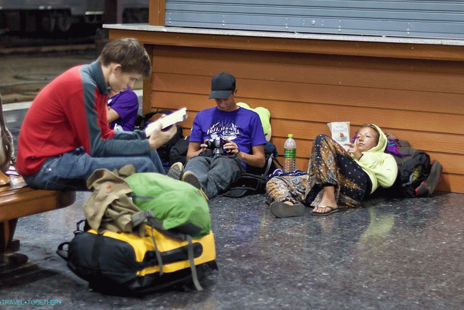 Just farangi-backpackers