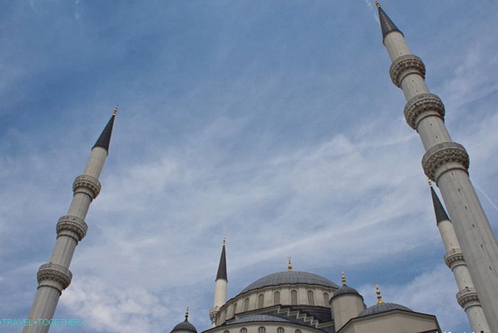 Kocatepe Mosque in Anakar.