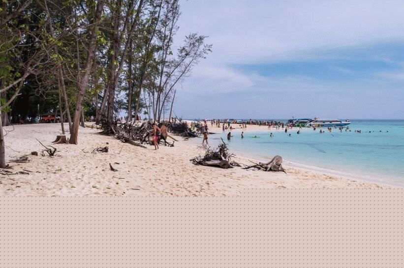 The right side of Bambu Beach