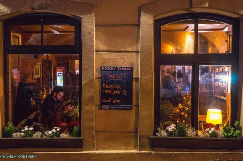 The atmosphere of Christmas is felt in almost every cafe