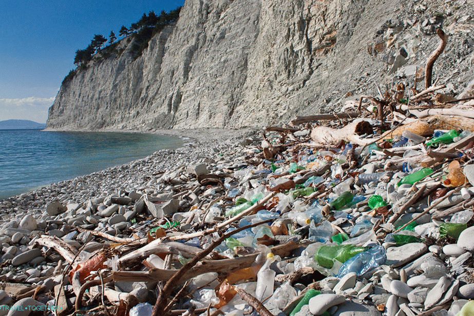 Rubbish on the wild beaches of the Black Sea