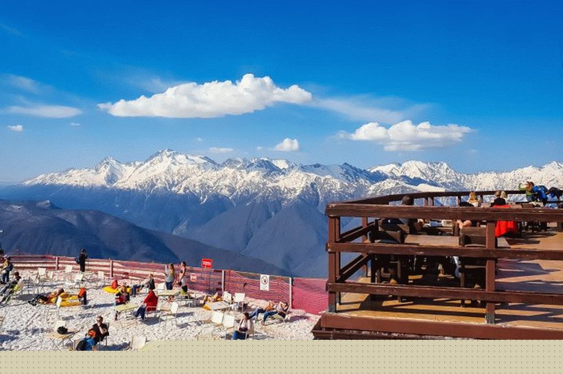 Observation point in Gorky Gorod and restaurant Vershina 2200