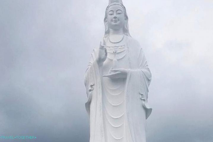 Danang, Statue of Woman Buddha