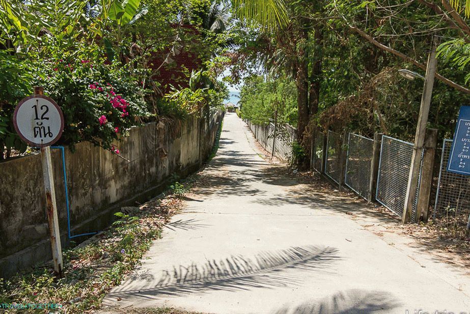 Lane leading to Klong Muang beach