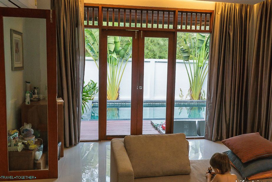 You can go to the pool from the living room, the view is pleasing to the eye