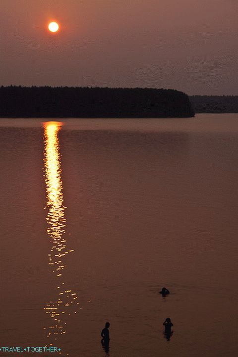 Sunset. Lake Volgo.