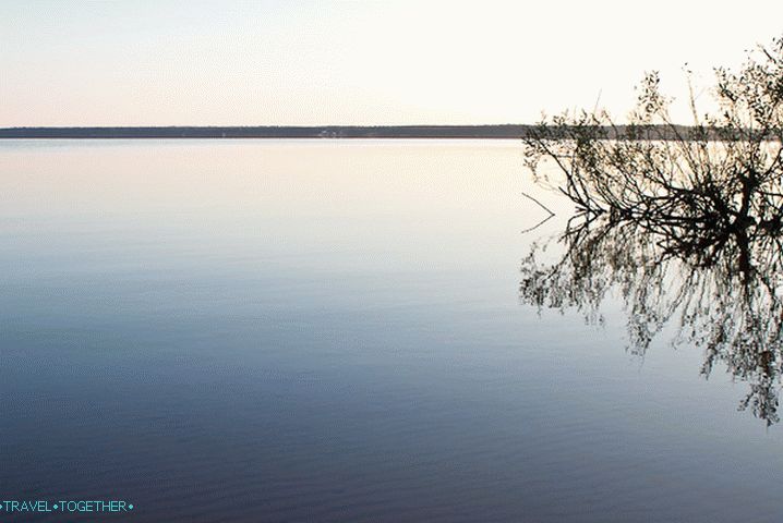 Morning. Lake Volgo.