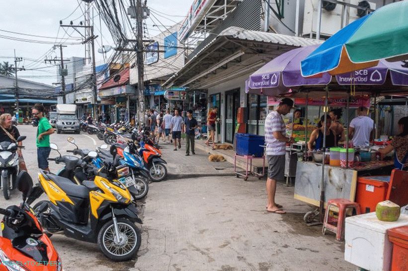 Pantip Market on Phangan - cheap food and meeting place