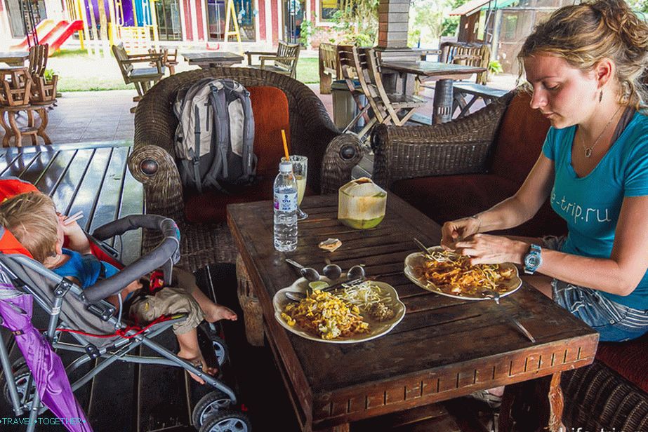 We try the next padtai, but at an inflated price