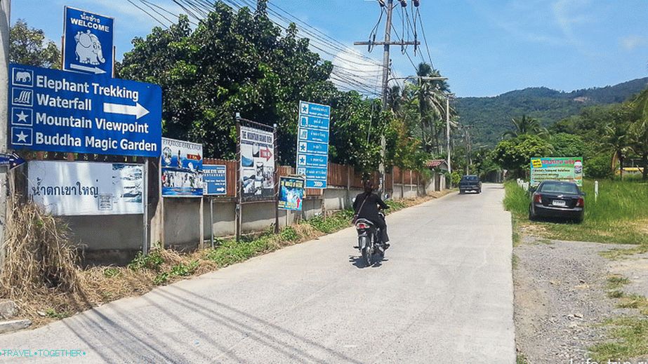Turn when driving with Lamai. The sign is not very visible from the road