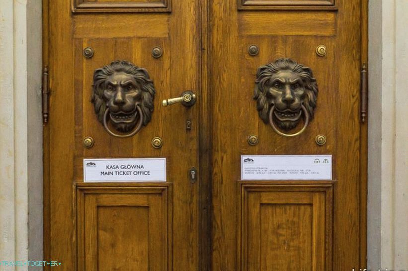 Door handles are cute